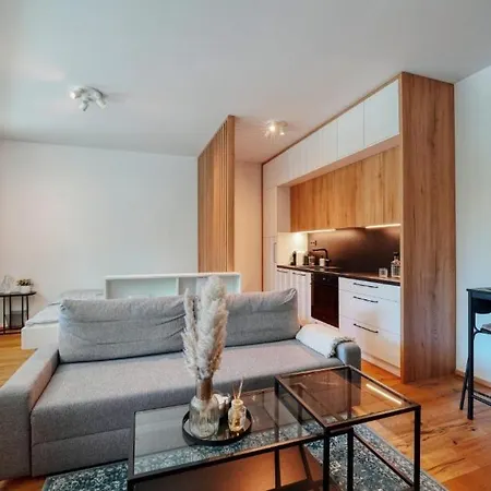 Carme With Parking براغ